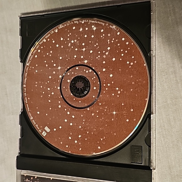 Paint the sky with stars: the best of Enya music cd - Picture 3 of 4